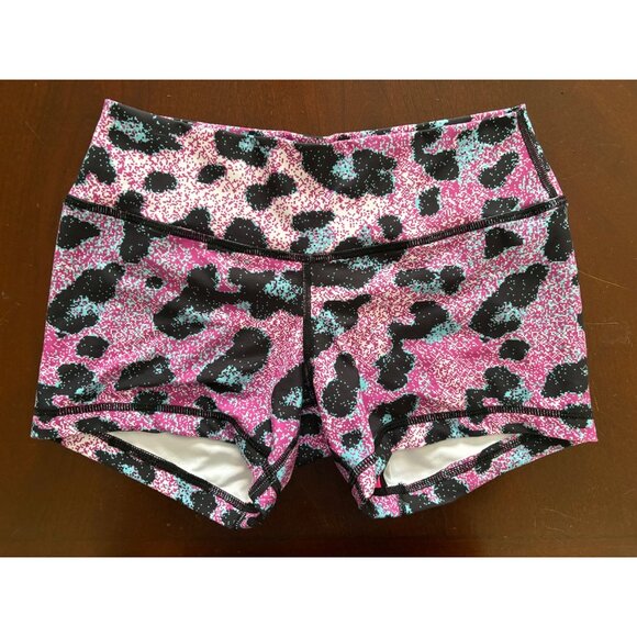 Peachy Athletic NWT Peach Perfect Animal Print Workout Booty Shorts Size Medium - Picture 2 of 11
